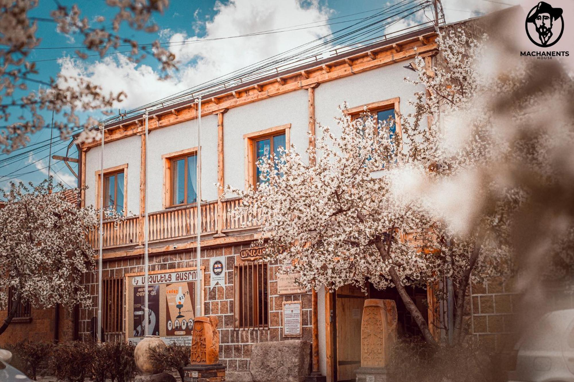 Machanents Art Hotel Vagharshapat Exterior photo