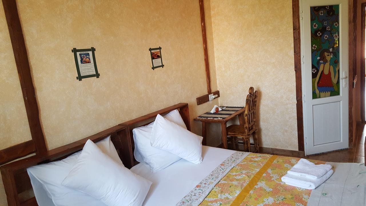 Machanents Art Hotel Vagharshapat Exterior photo