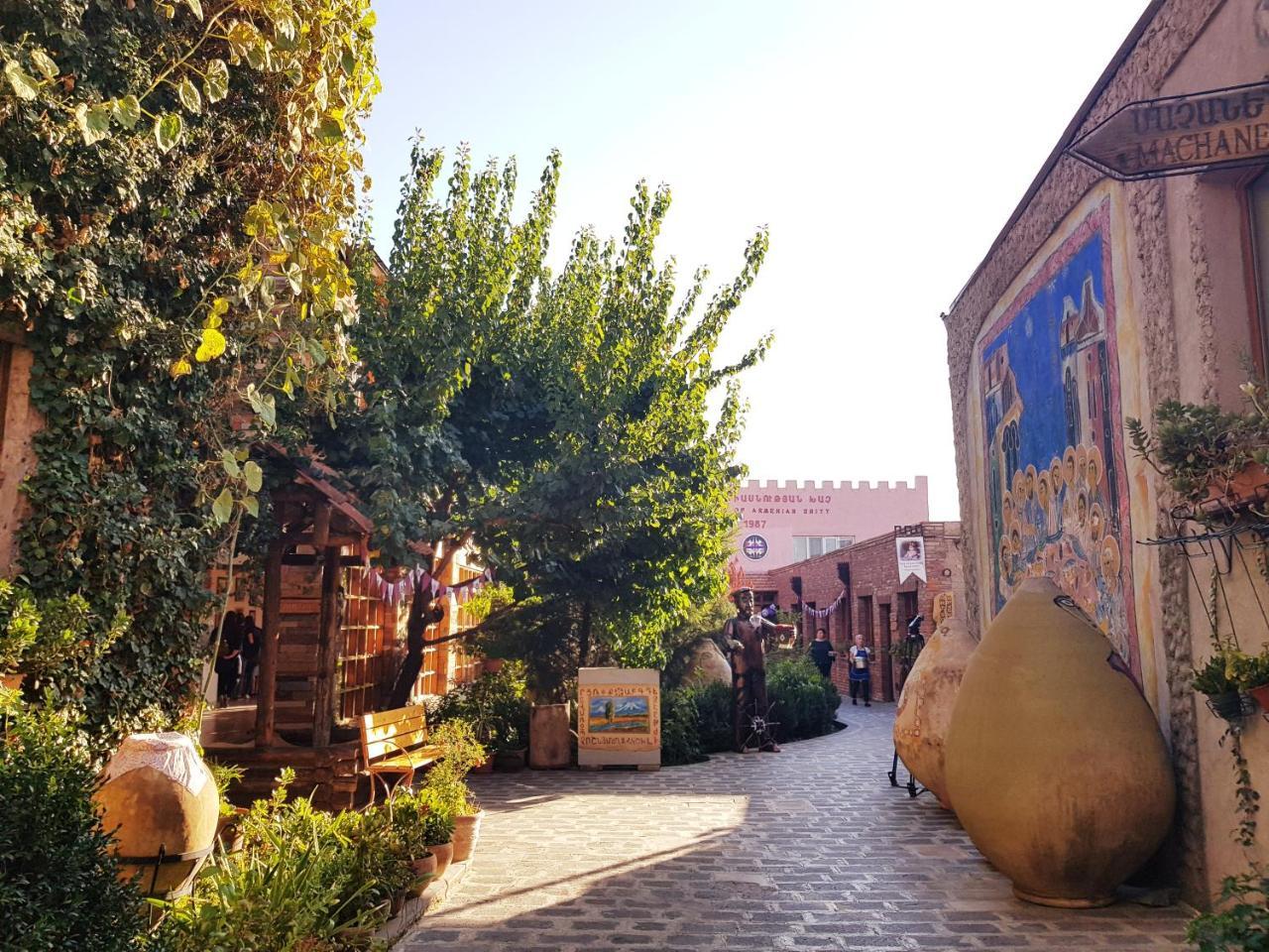 Machanents Art Hotel Vagharshapat Exterior photo